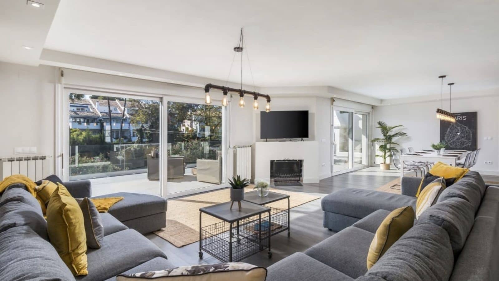 5 soveværelse Villa til salg i Nueva Andalucia med swimmingpool garage - € 1.399.000 (Ref: 8420392)