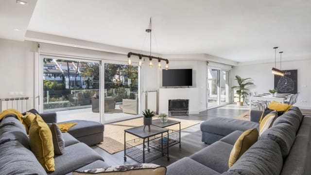 5 soveværelse Villa til salg i Nueva Andalucia, Marbella med swimmingpool garage - € 1.399.000 (Ref: 8420392)