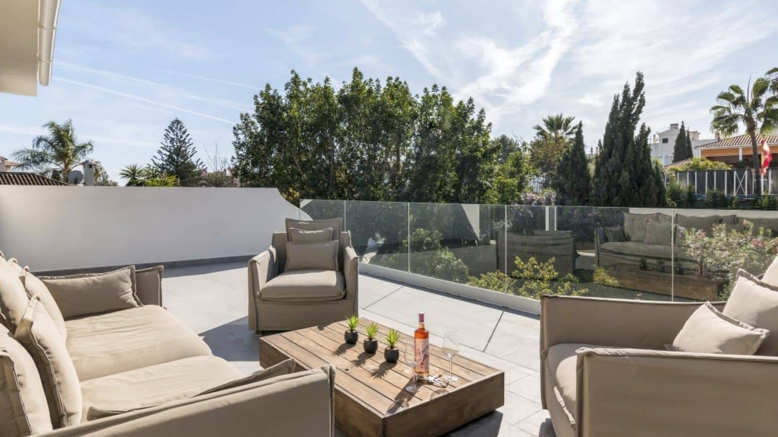 5 soveværelse Villa til salg i Nueva Andalucia med swimmingpool garage - € 1.399.000 (Ref: 8420392)