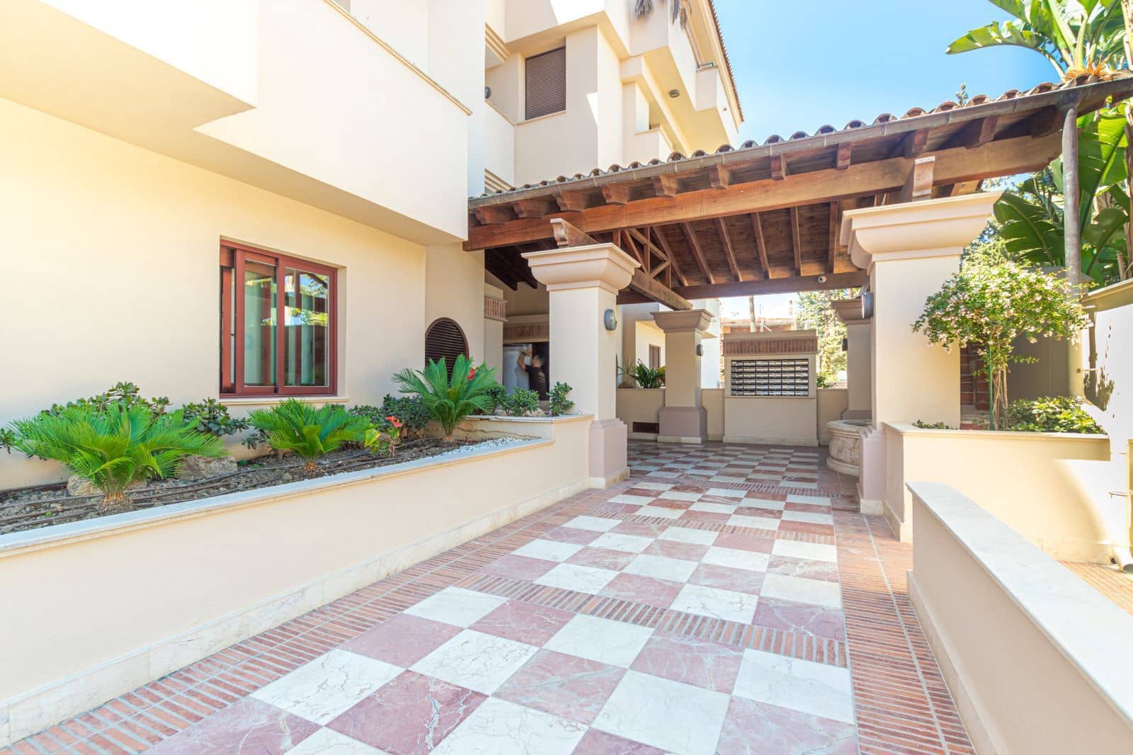 2 soveværelse Lejlighed til salg i San Pedro de Alcantara med swimmingpool garage - € 725.000 (Ref: 8422500)