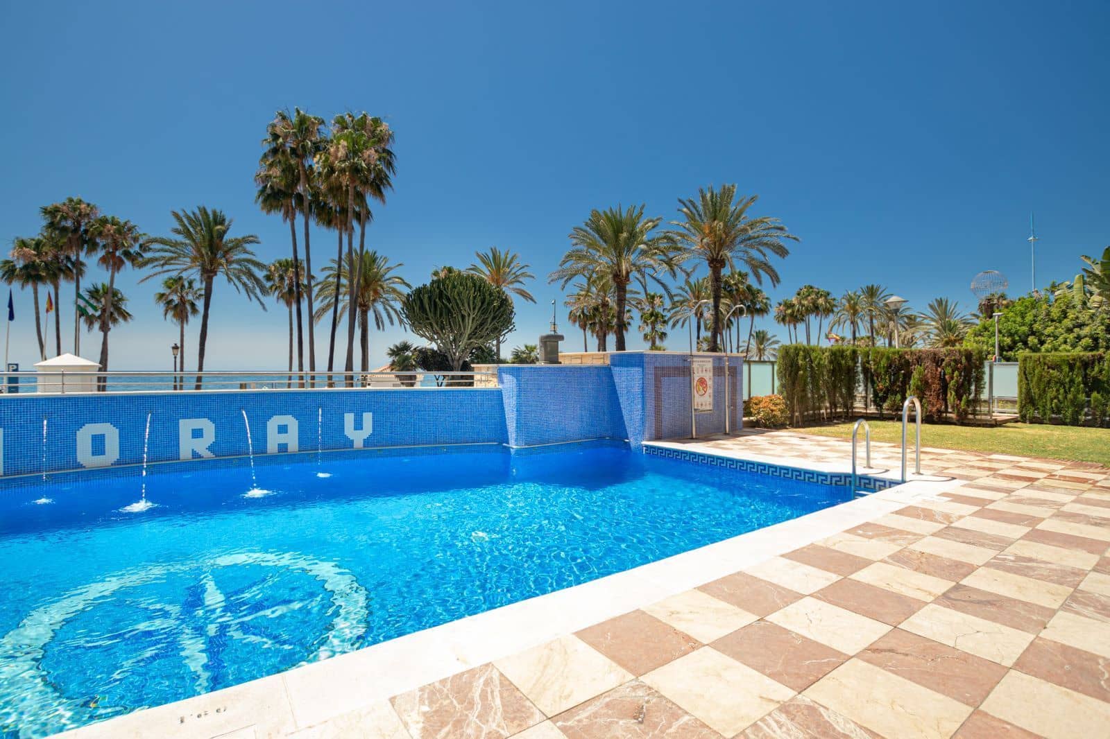 2 soveværelse Lejlighed til salg i San Pedro de Alcantara med swimmingpool garage - € 725.000 (Ref: 8422500)