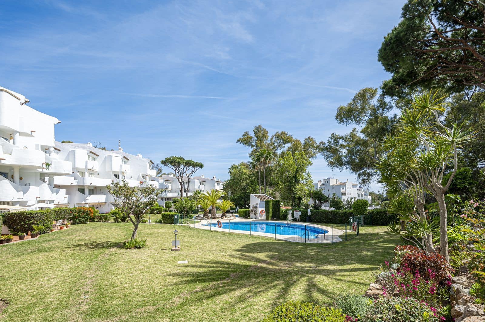 2 soveværelse Lejlighed til salg i Calahonda med swimmingpool garage - € 330.000 (Ref: 8444431)