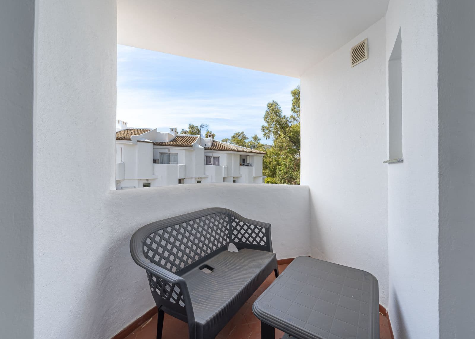 2 soveværelse Lejlighed til salg i Calahonda med swimmingpool garage - € 330.000 (Ref: 8444431)