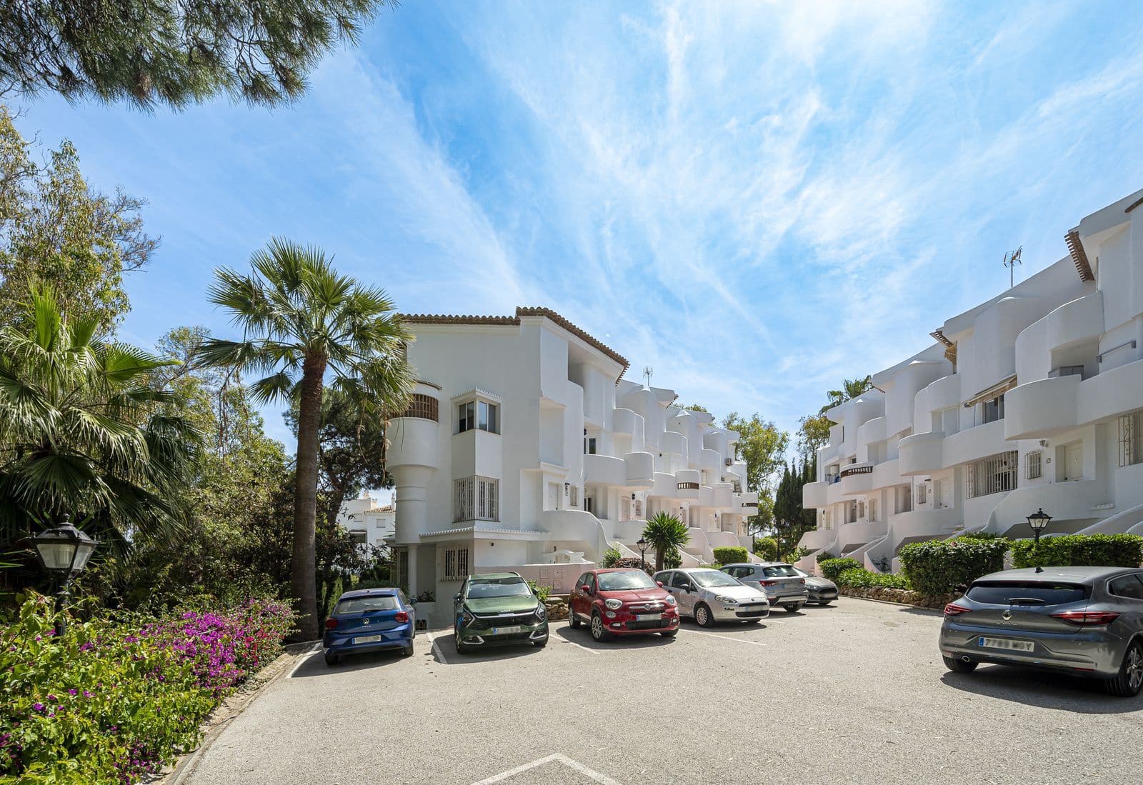 2 soveværelse Lejlighed til salg i Calahonda med swimmingpool garage - € 330.000 (Ref: 8444431)