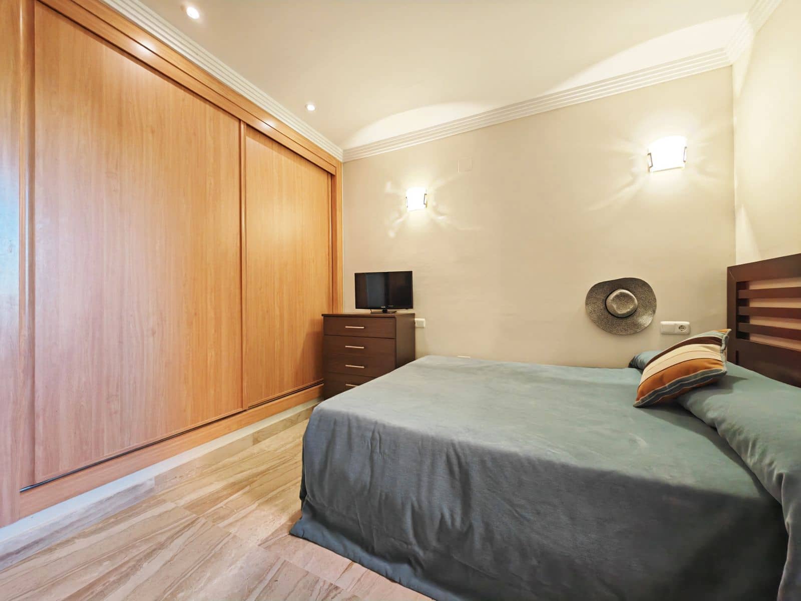 2 slaapkamer Appartement te koop in Estepona met zwembad garage - € 465.000 (Ref: 8469414)