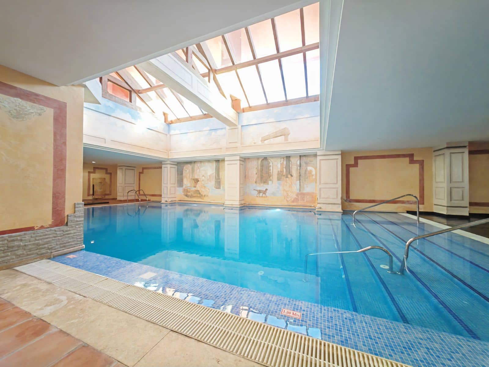 2 slaapkamer Appartement te koop in Estepona met zwembad garage - € 465.000 (Ref: 8469414)