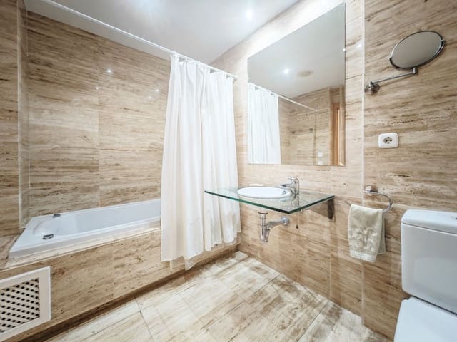 2 slaapkamer Appartement te koop in Estepona met zwembad garage - € 465.000 (Ref: 8469414)