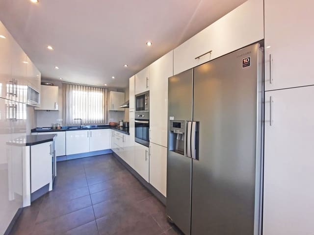 4 soverom Penthouse til salgs i Cabopino, Marbella med svømmebasseng garasje - € 785 000 (Ref: 8471223)