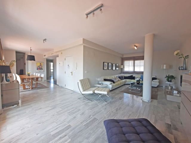 4 soverom Penthouse til salgs i Cabopino, Marbella med svømmebasseng garasje - € 785 000 (Ref: 8471223)