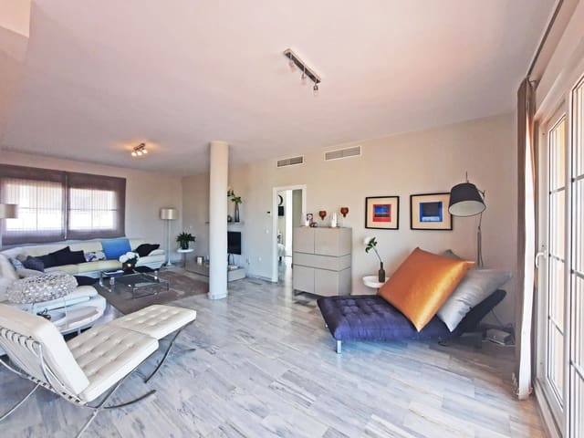 4 soverom Penthouse til salgs i Cabopino, Marbella med svømmebasseng garasje - € 785 000 (Ref: 8471223)