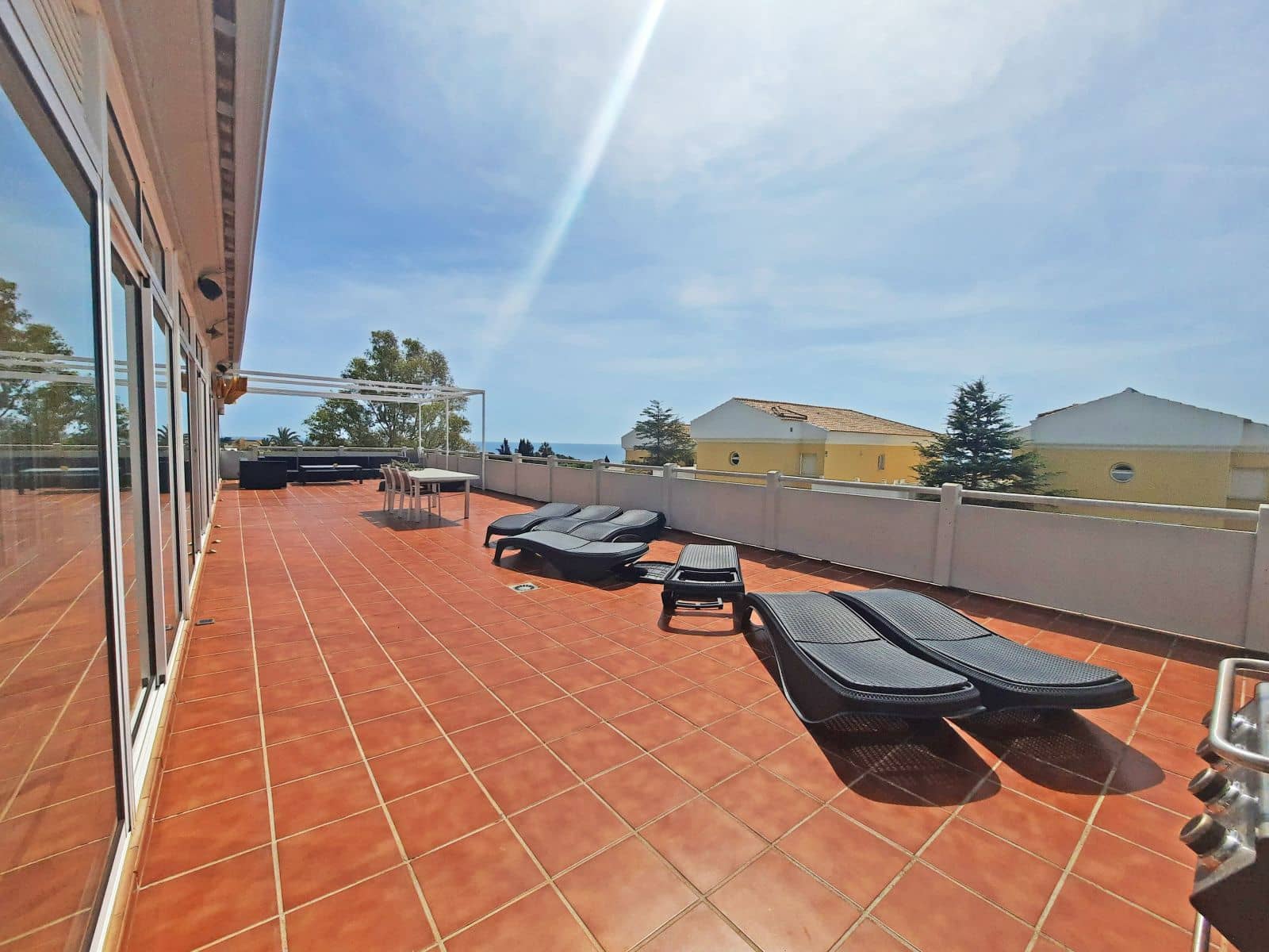 4 soveværelse Penthouse til salg i Cabopino med swimmingpool garage - € 785.000 (Ref: 8471223)