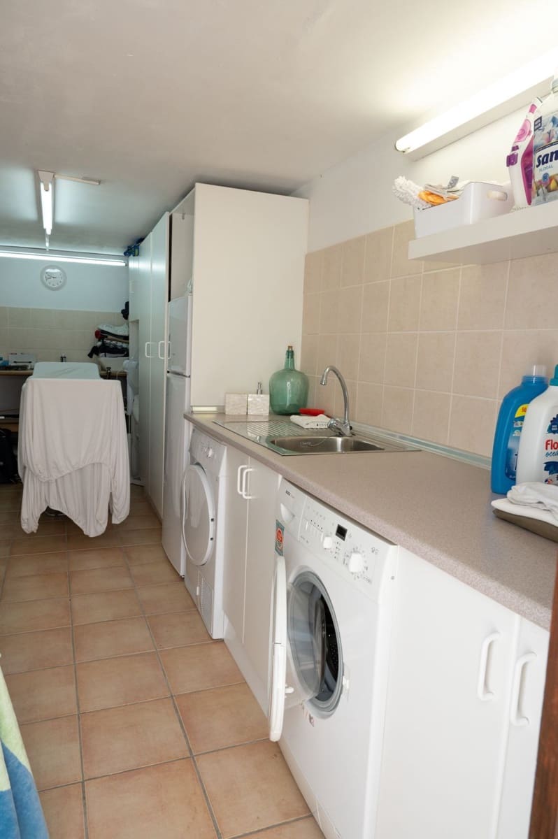 2 soverom Leilighet til salgs i Riviera del Sol med svømmebasseng garasje - € 475 000 (Ref: 8484095)