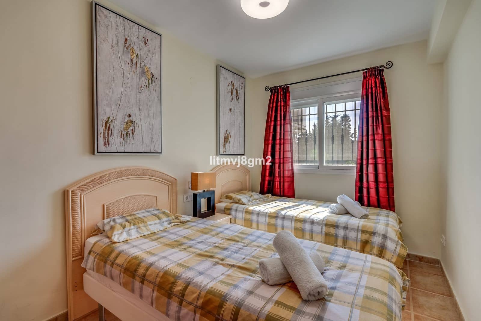 3 sypialnia Dom na sprzedaż w Calahonda z basenem garażem - 445 000 € (Ref: 8499456)