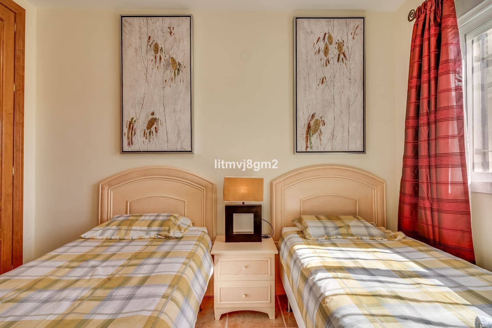 3 sypialnia Dom na sprzedaż w Calahonda z basenem garażem - 445 000 € (Ref: 8499456)