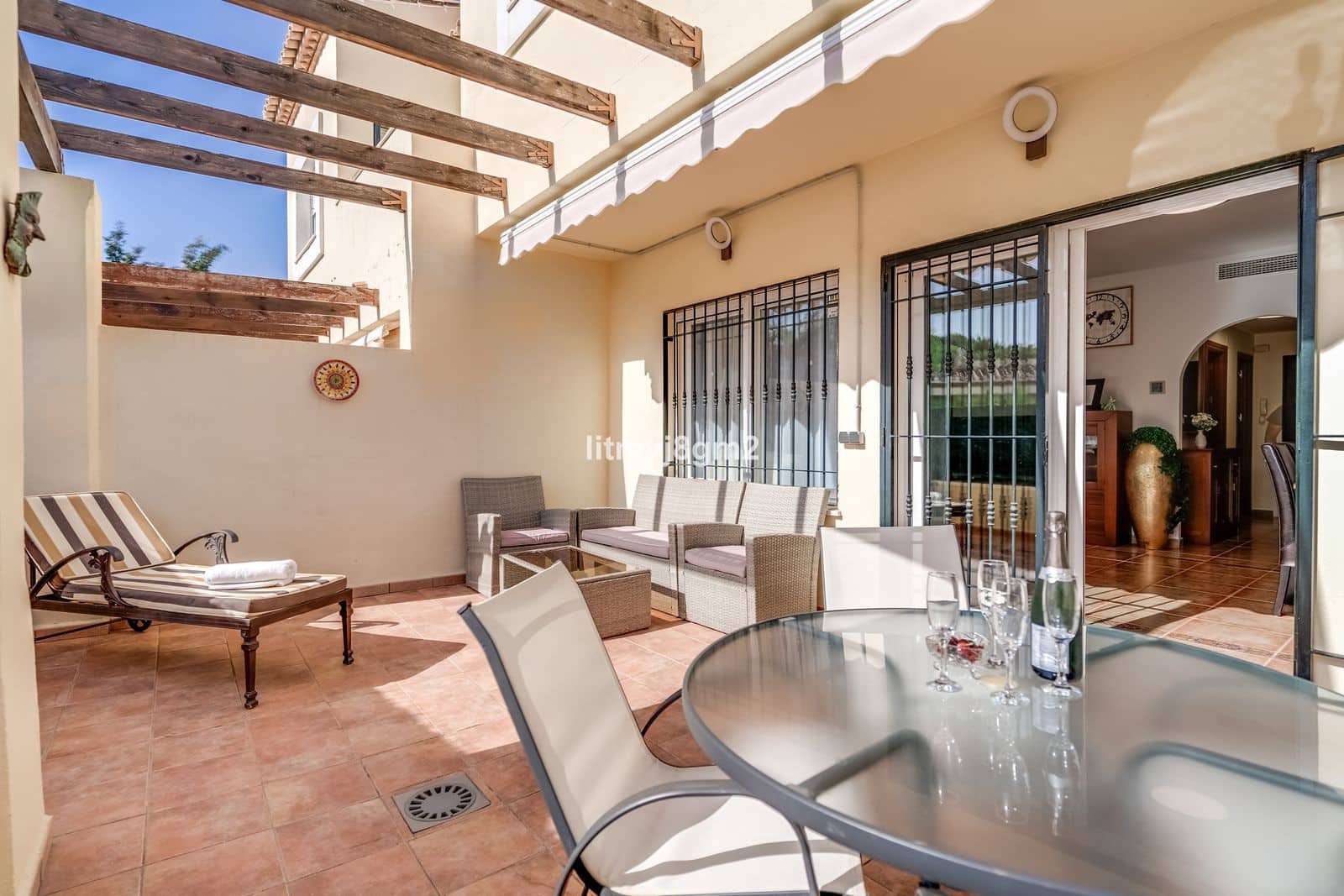 3 sypialnia Dom na sprzedaż w Calahonda z basenem garażem - 445 000 € (Ref: 8499456)