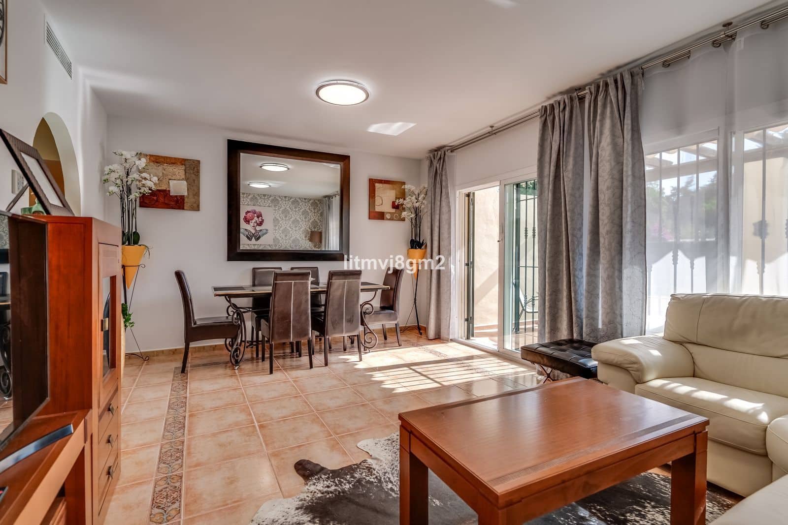 3 sypialnia Dom na sprzedaż w Calahonda z basenem garażem - 445 000 € (Ref: 8499456)