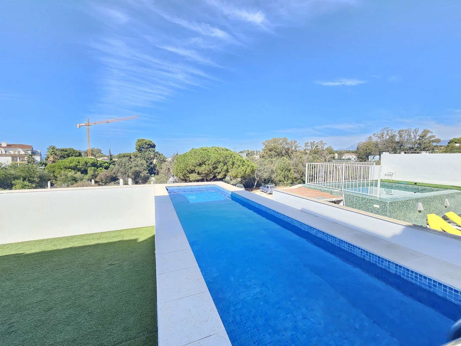 4 soveværelse Semi-Rækkehus til salg i Marbella med swimmingpool garage - € 596.000 (Ref: 8499466)