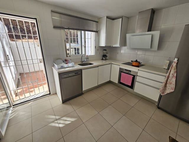 4 soverom Kjedet enebolig til salgs i Elviria - Cabopino, Marbella med svømmebasseng garasje - € 596 000 (Ref: 8499466)