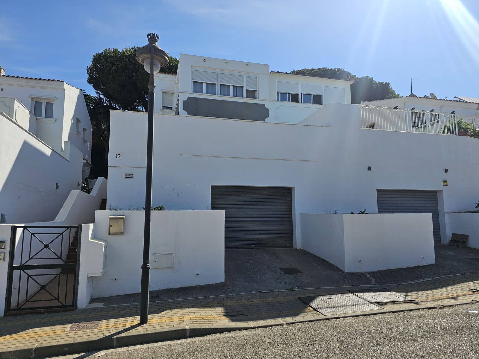 4 soveværelse Semi-Rækkehus til salg i Marbella med swimmingpool garage - € 596.000 (Ref: 8499466)