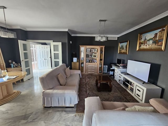 4 soverom Kjedet enebolig til salgs i Elviria - Cabopino, Marbella med svømmebasseng garasje - € 596 000 (Ref: 8499466)