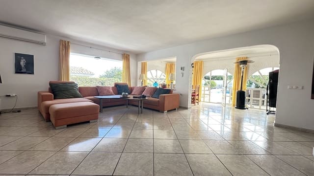 4 Zimmer Villa zu verkaufen in Torreblanca del Sur, Mijas mit Pool - 825.000 € (Ref: 8518626)