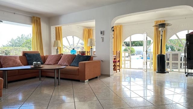 4 Zimmer Villa zu verkaufen in Torreblanca del Sur, Mijas mit Pool - 825.000 € (Ref: 8518626)