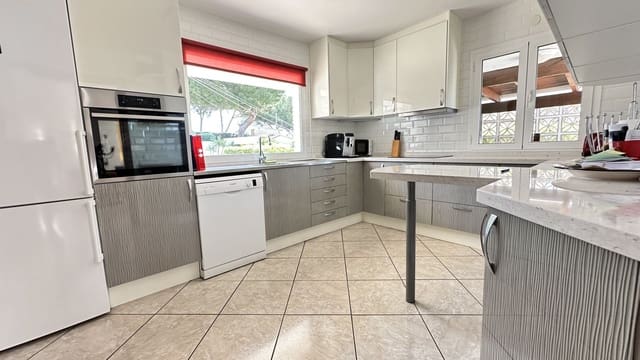 4 Zimmer Villa zu verkaufen in Torreblanca del Sur, Mijas mit Pool - 825.000 € (Ref: 8518626)