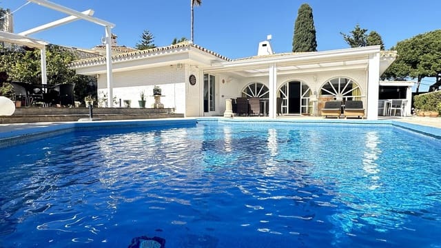 4 Zimmer Villa zu verkaufen in Torreblanca del Sur, Mijas mit Pool - 825.000 € (Ref: 8518626)