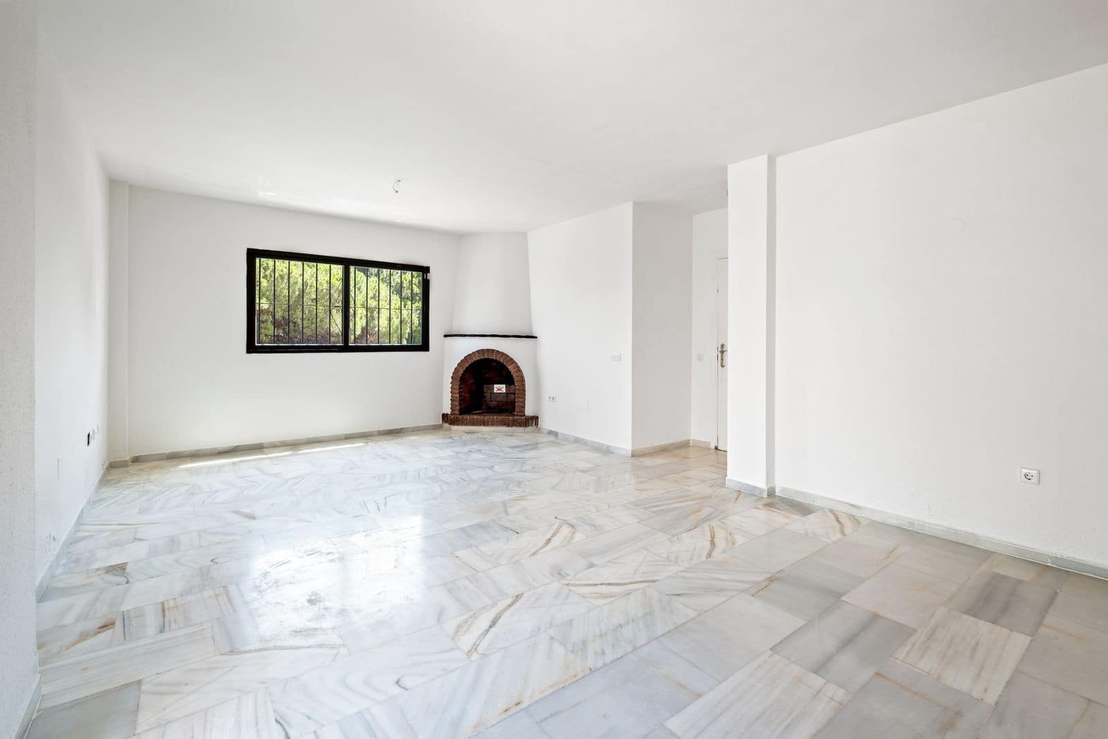 2 soveværelse Lejlighed til salg i Calahonda med swimmingpool garage - € 313.900 (Ref: 8524796)