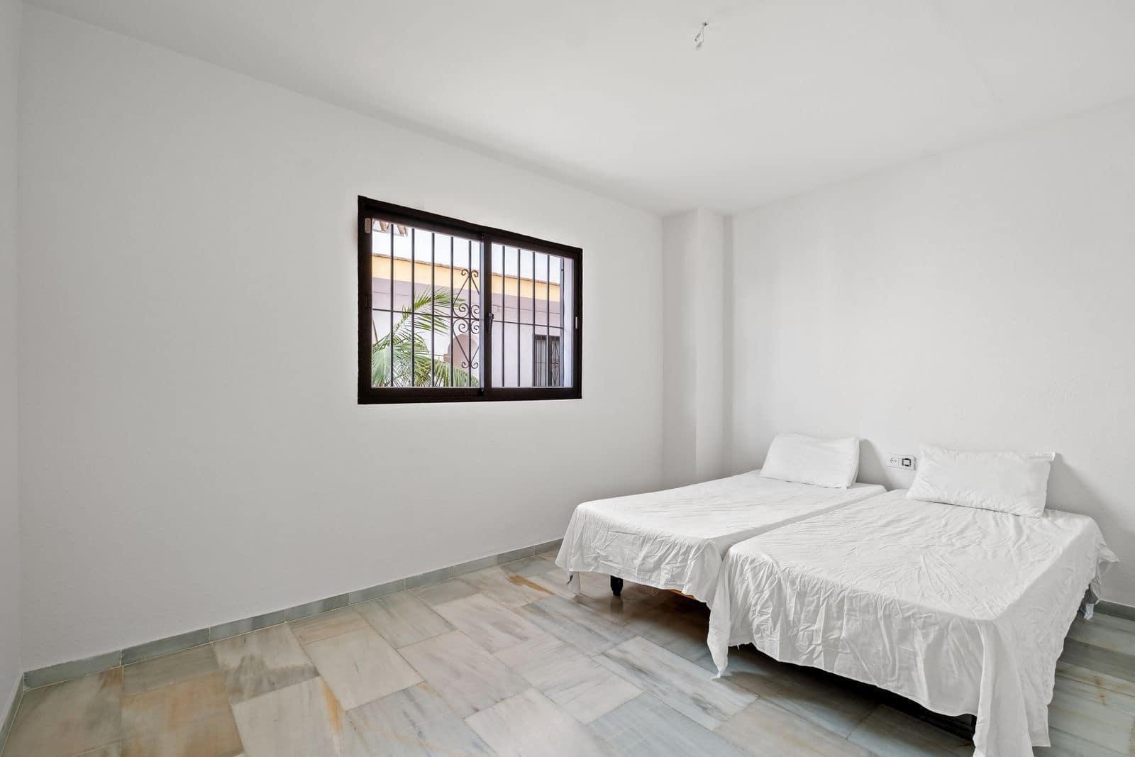 2 soveværelse Lejlighed til salg i Calahonda med swimmingpool garage - € 313.900 (Ref: 8524796)