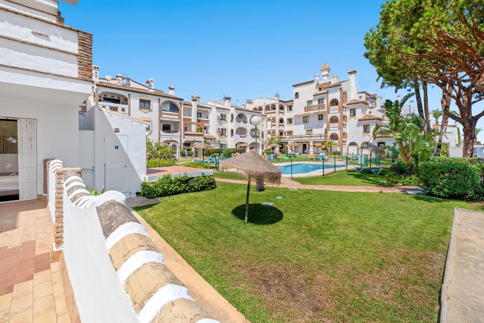 2 soveværelse Lejlighed til salg i Calahonda med swimmingpool garage - € 313.900 (Ref: 8524796)