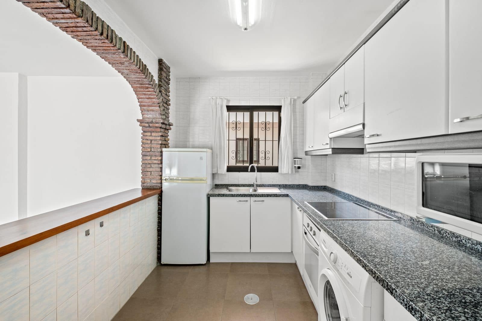 2 soveværelse Lejlighed til salg i Calahonda med swimmingpool garage - € 313.900 (Ref: 8524796)