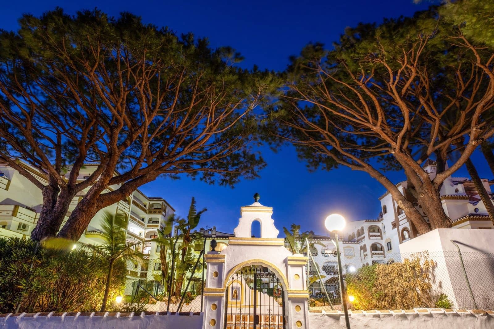 2 soveværelse Lejlighed til salg i Calahonda med swimmingpool garage - € 313.900 (Ref: 8524796)