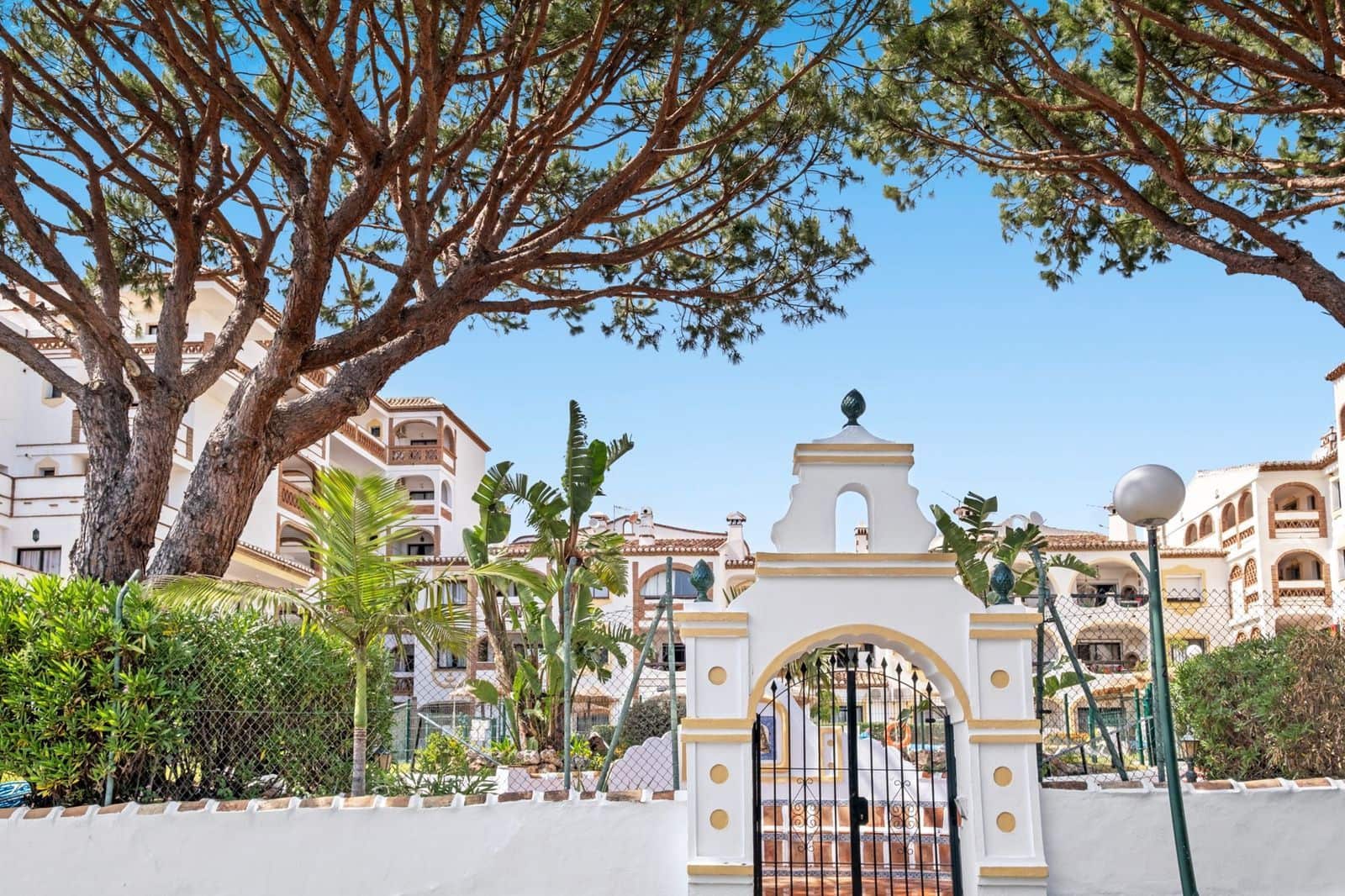 2 soveværelse Lejlighed til salg i Calahonda med swimmingpool garage - € 313.900 (Ref: 8524796)