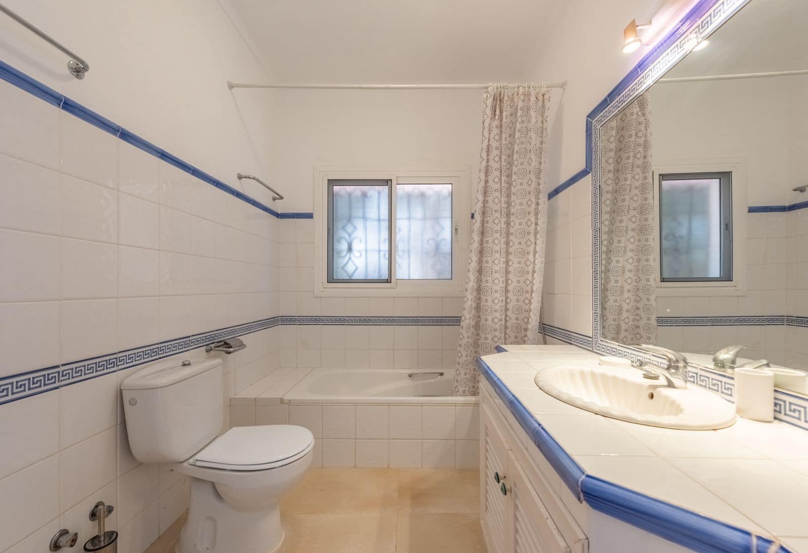 6 soveværelse Villa til salg i New Golden Mile med swimmingpool garage - € 1.300.000 (Ref: 8531162)