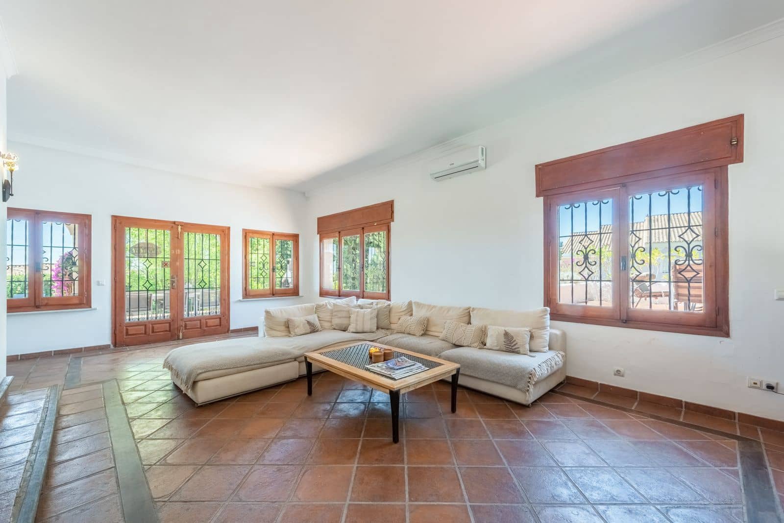 6 soveværelse Villa til salg i New Golden Mile med swimmingpool garage - € 1.300.000 (Ref: 8531162)