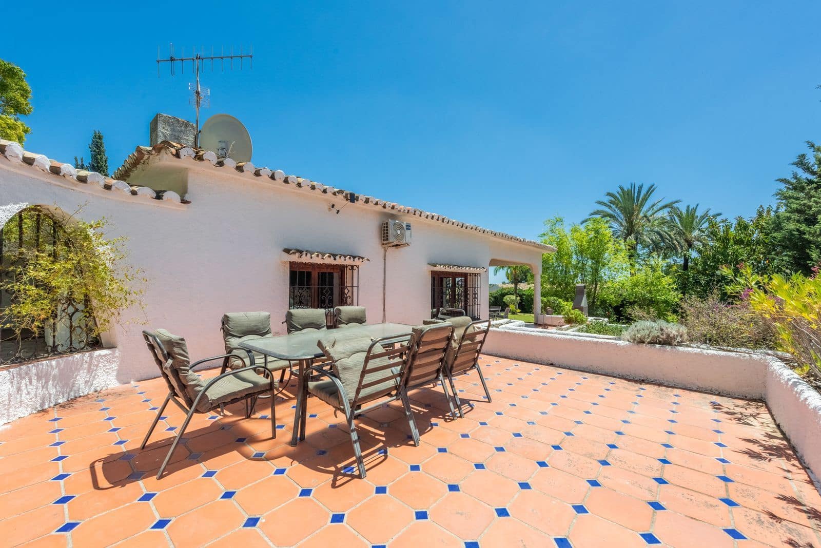 6 soveværelse Villa til salg i New Golden Mile med swimmingpool garage - € 1.300.000 (Ref: 8531162)