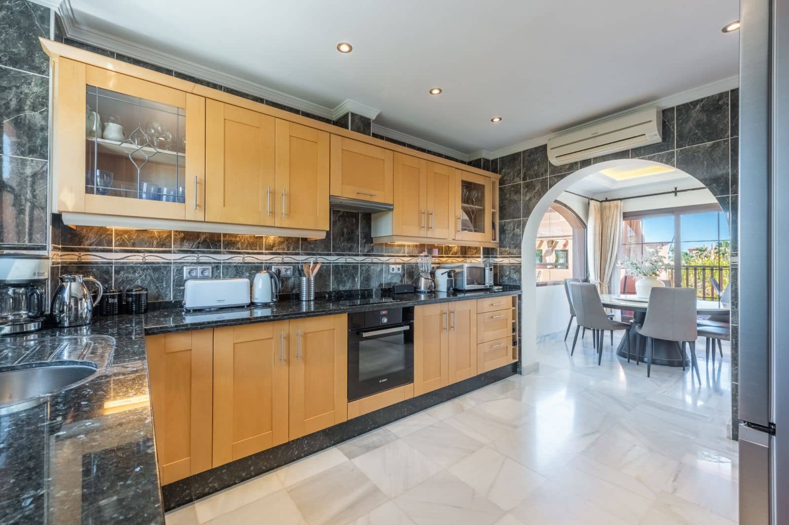 3 soveværelse Penthouse til salg i New Golden Mile med swimmingpool garage - € 695.000 (Ref: 8537835)