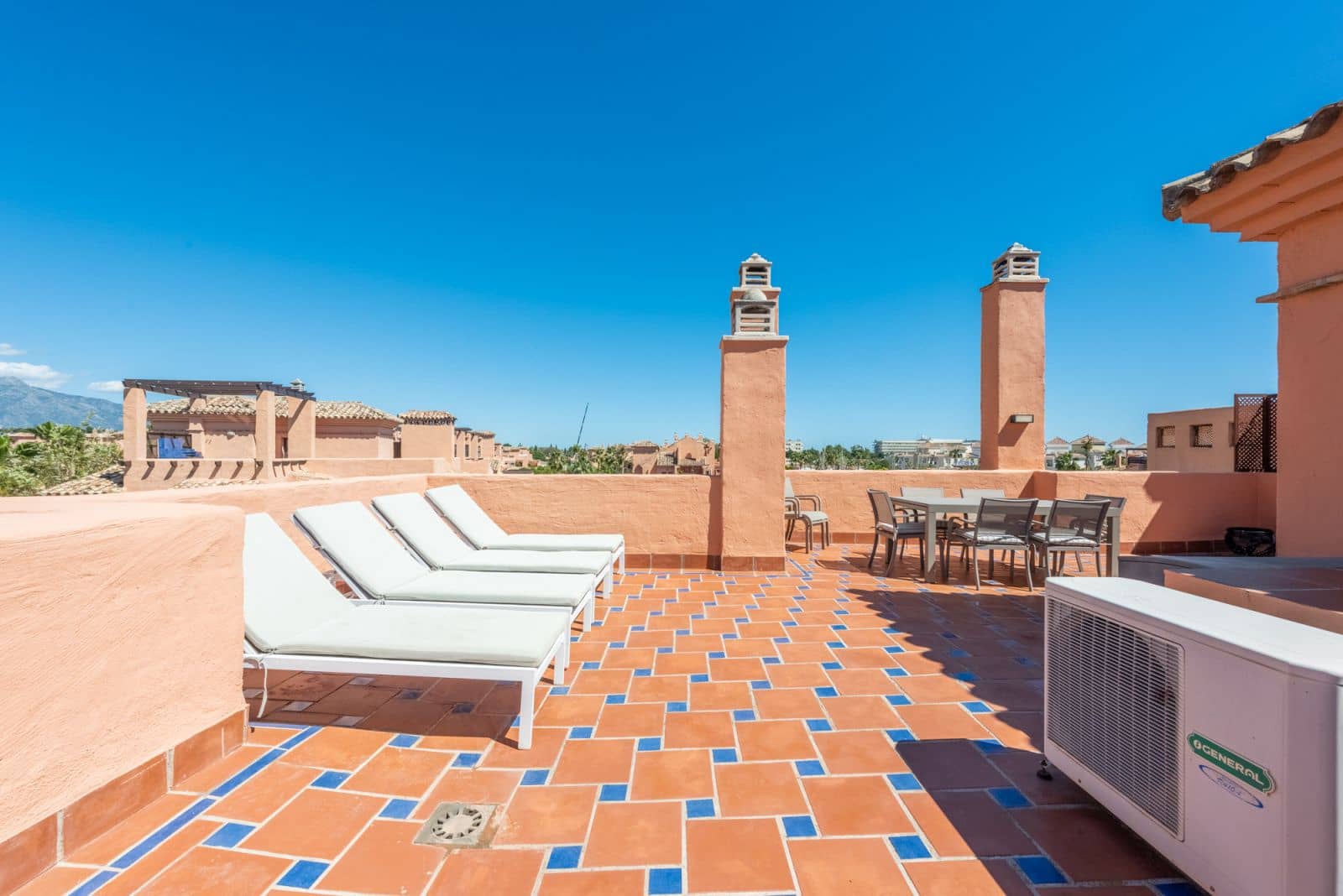 3 soveværelse Penthouse til salg i New Golden Mile med swimmingpool garage - € 695.000 (Ref: 8537835)