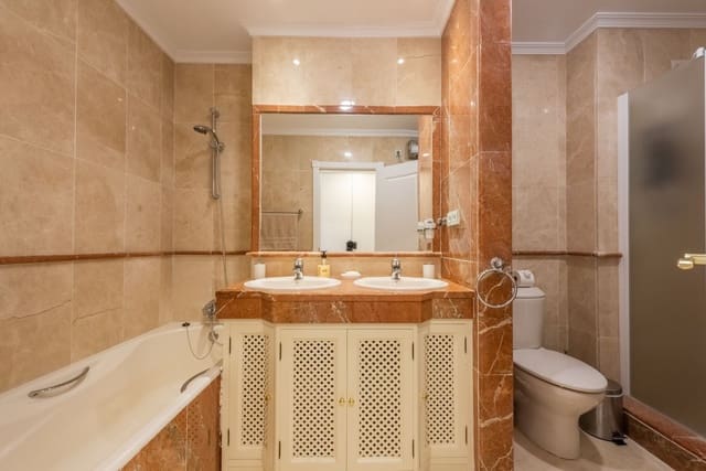 3 sovrum Takvåning till salu i New Golden Mile, Estepona med pool garage - 695 000 € (Ref: 8537835)