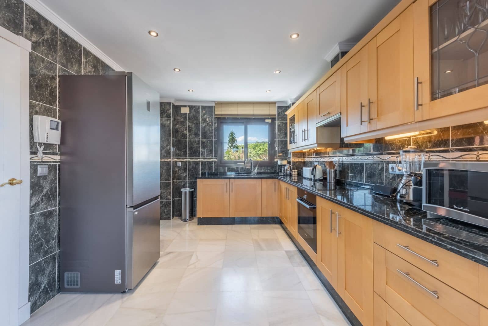 3 soveværelse Penthouse til salg i New Golden Mile med swimmingpool garage - € 695.000 (Ref: 8537835)