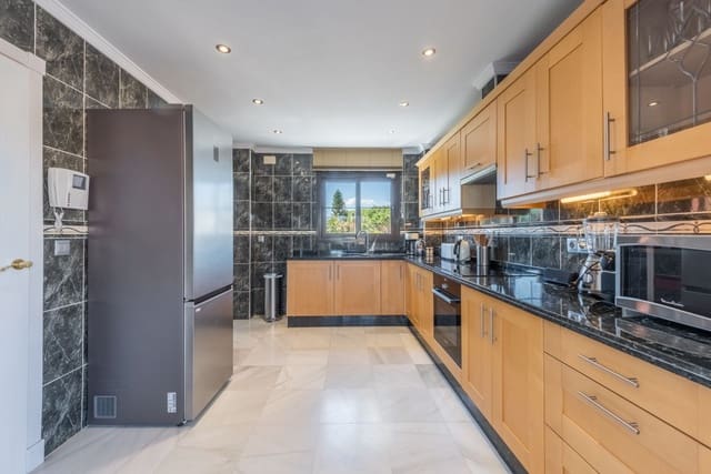 3 sovrum Takvåning till salu i New Golden Mile, Estepona med pool garage - 695 000 € (Ref: 8537835)