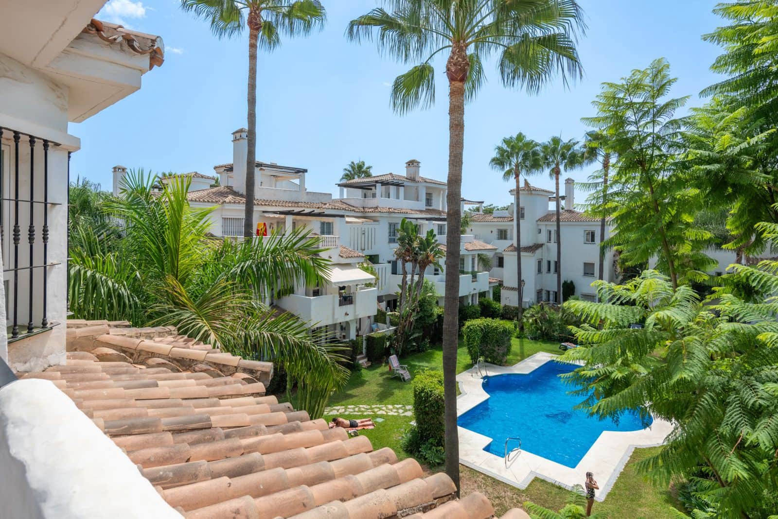2 bedroom Penthouse for sale in Nueva Andalucia with pool garage - € 449,950 (Ref: 8543338)