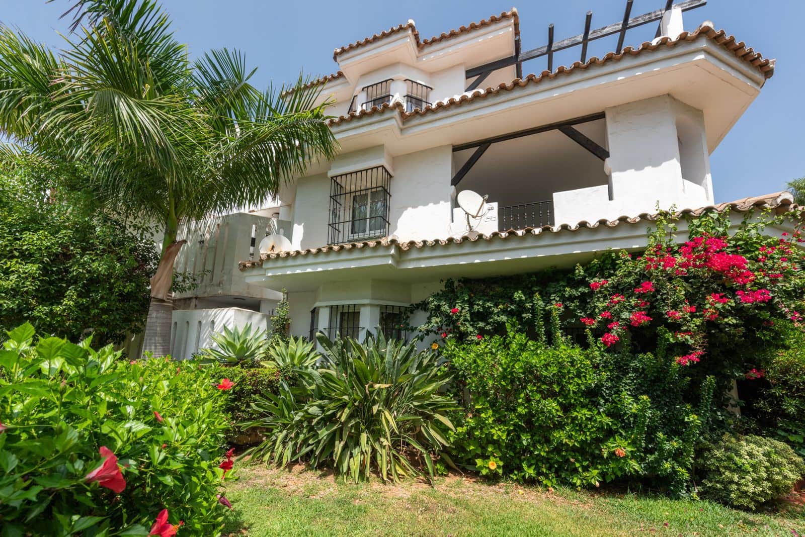 2 bedroom Penthouse for sale in Nueva Andalucia with pool garage - € 449,950 (Ref: 8543338)