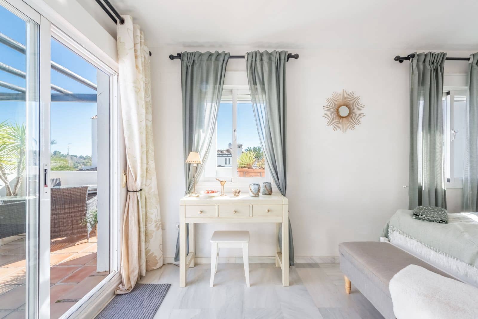 2 bedroom Penthouse for sale in Nueva Andalucia with pool garage - € 439,000 (Ref: 8545555)