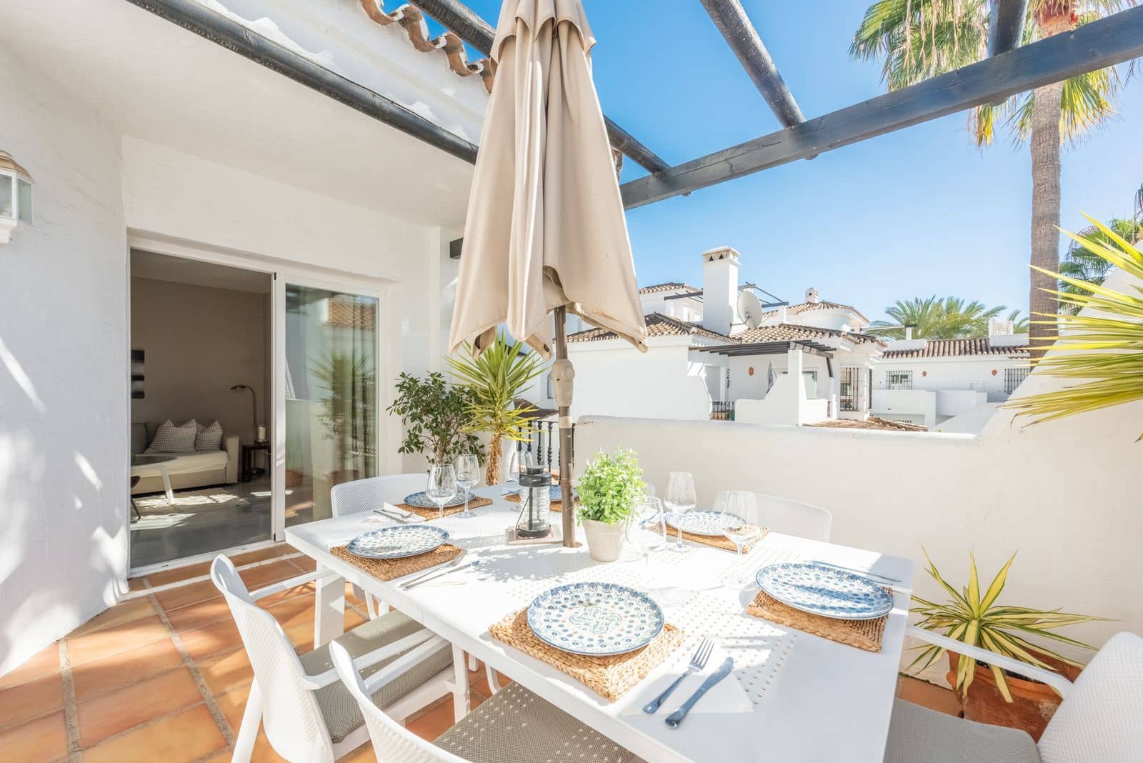 2 bedroom Penthouse for sale in Nueva Andalucia with pool garage - € 439,000 (Ref: 8545555)