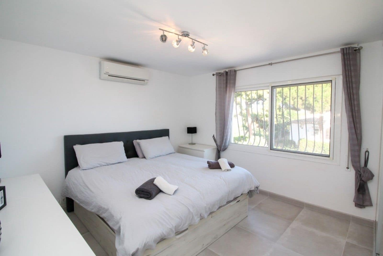 4 soveværelse Villa til salg i El Chaparral med swimmingpool garage - € 750.000 (Ref: 8545697)