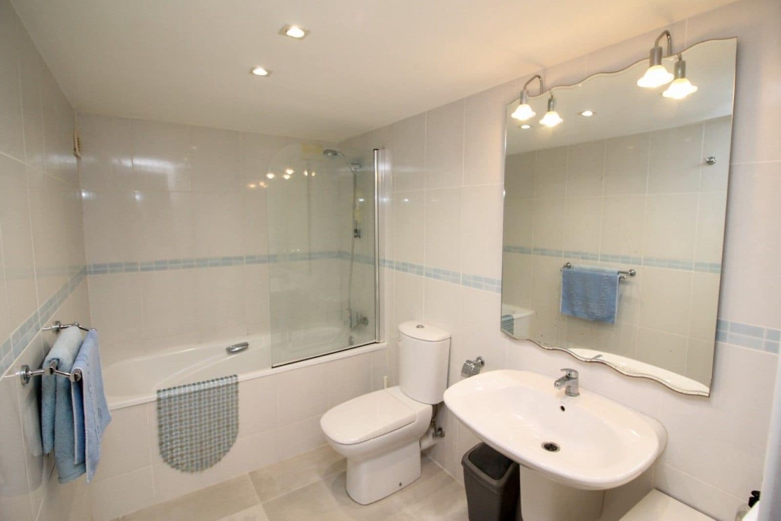 4 soveværelse Villa til salg i El Chaparral med swimmingpool garage - € 750.000 (Ref: 8545697)