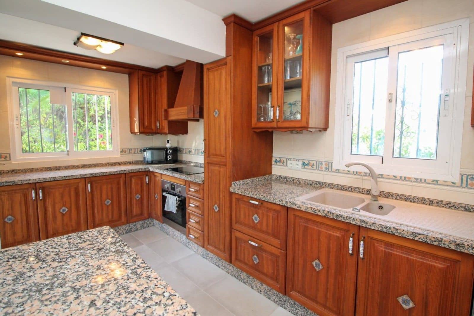 4 soveværelse Villa til salg i El Chaparral med swimmingpool garage - € 750.000 (Ref: 8545697)