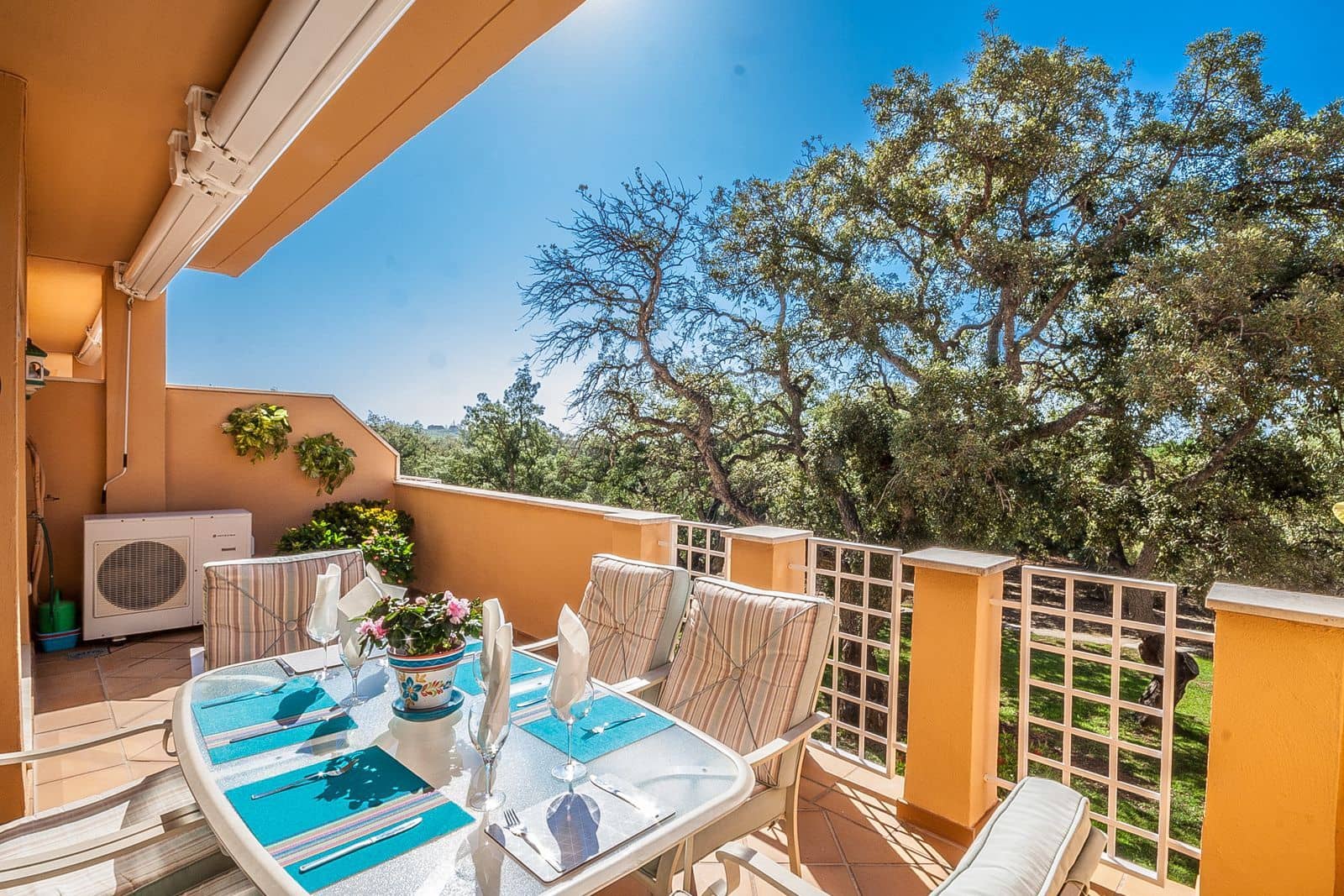 2 soveværelse Lejlighed til salg i Elviria med swimmingpool garage - € 400.000 (Ref: 8548377)